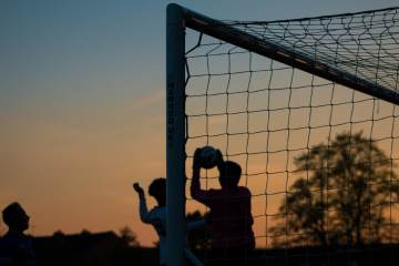 西班牙加时赛进球被秒吹 FIFA：犯规在先（配图示意）